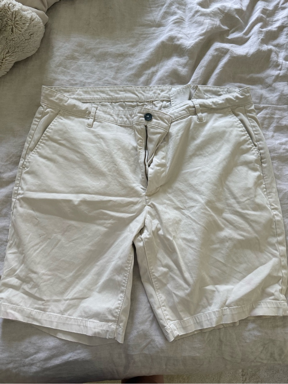 Ag Adriano Goldschmied Men's Cream Flat Front Cotton Shorts